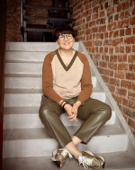 olga-grozneckaja-stepmother-queen-dzhemper-colorblock-2024.png